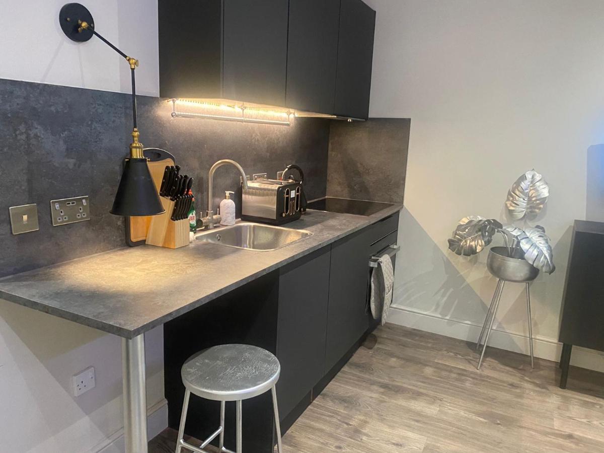 New Luxury Cyberpunk 1bed Studio Serviced Notting Hill Free Wifi & Netflix Location Perfect For Solo & Coupled Guests Leilighet *