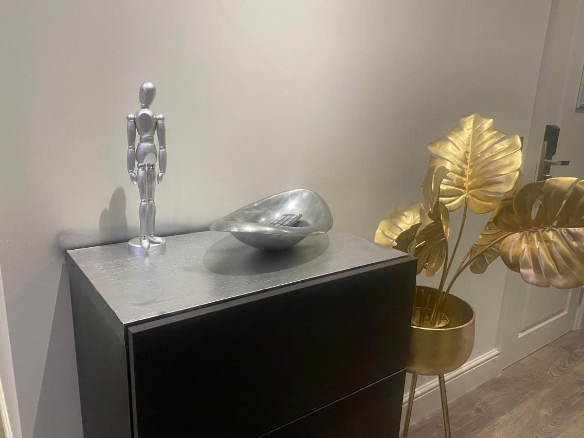 Leilighet New Luxury Cyberpunk 1bed Studio Serviced Notting Hill Free Wifi & Netflix Location Perfect For Solo & Coupled Guests London