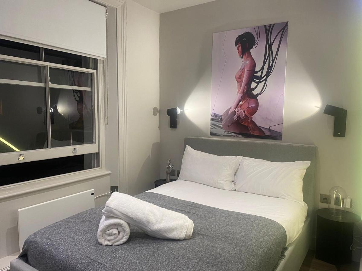 New Luxury Cyberpunk 1bed Studio Serviced Notting Hill Free Wifi & Netflix Location Perfect For Solo & Coupled Guests Leilighet