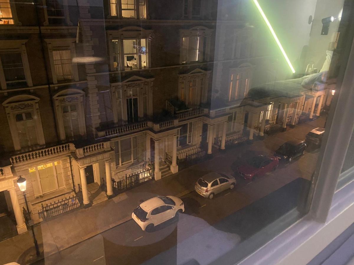 New Luxury Cyberpunk 1bed Studio Serviced Notting Hill Free Wifi & Netflix Location Perfect For Solo & Coupled Guests Leilighet