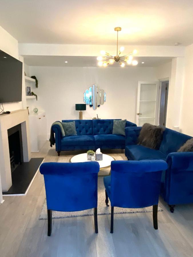 Modern Luxurious 3 Bed Flat With Private Garden & Bbq London