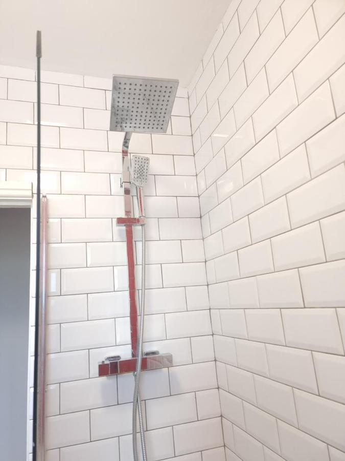 Beautiful 2 Bedroom Flat In Frampton Street Londres
