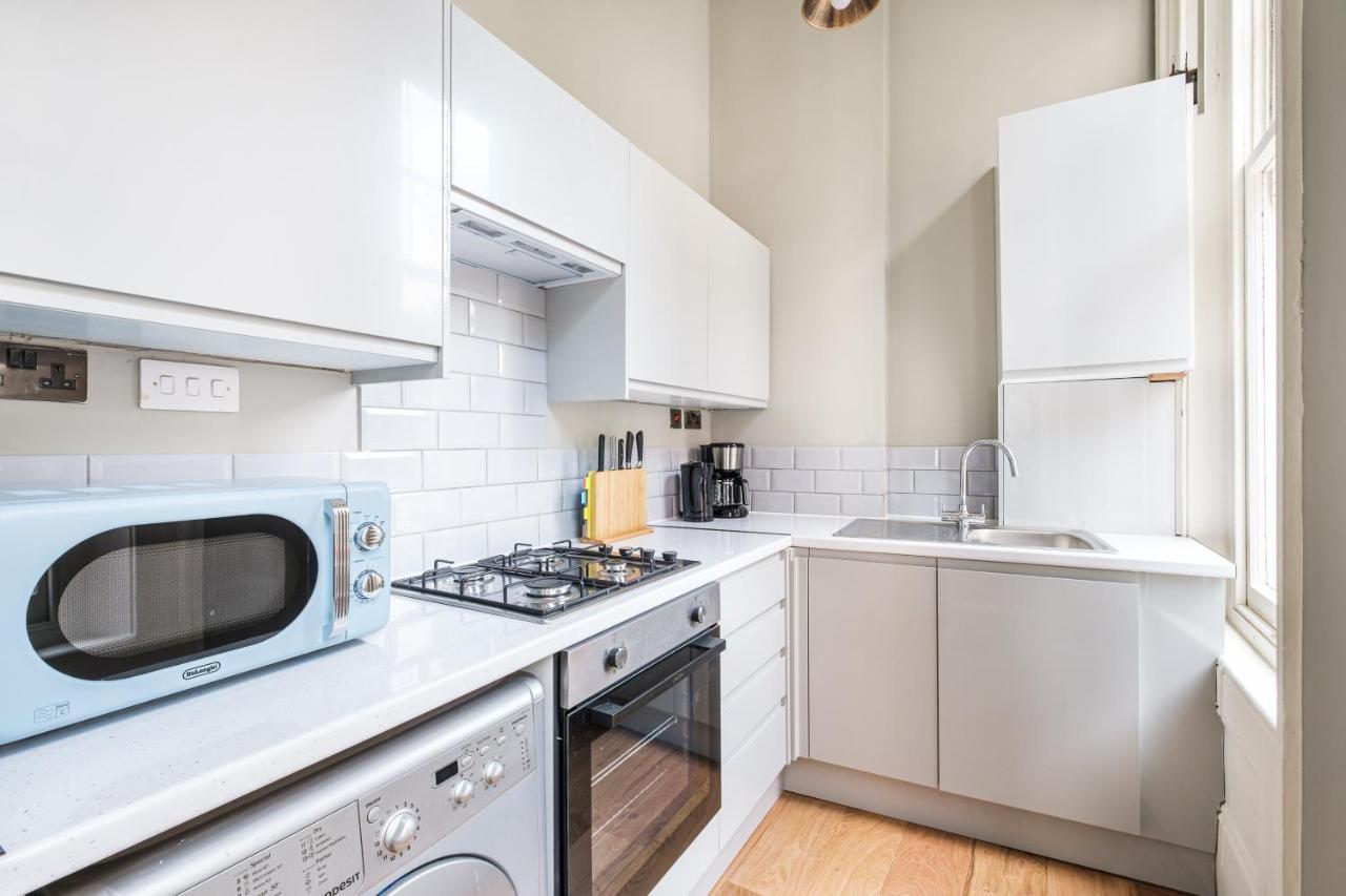 Sunny Corner In Center Of Apartment