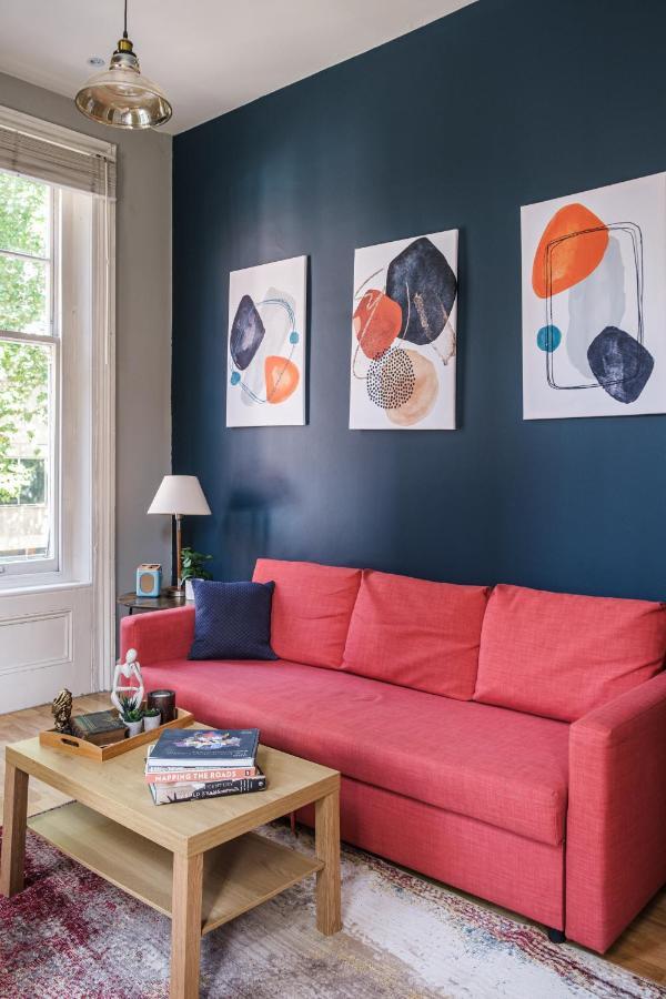 Sunny Corner In Center Of Apartment London