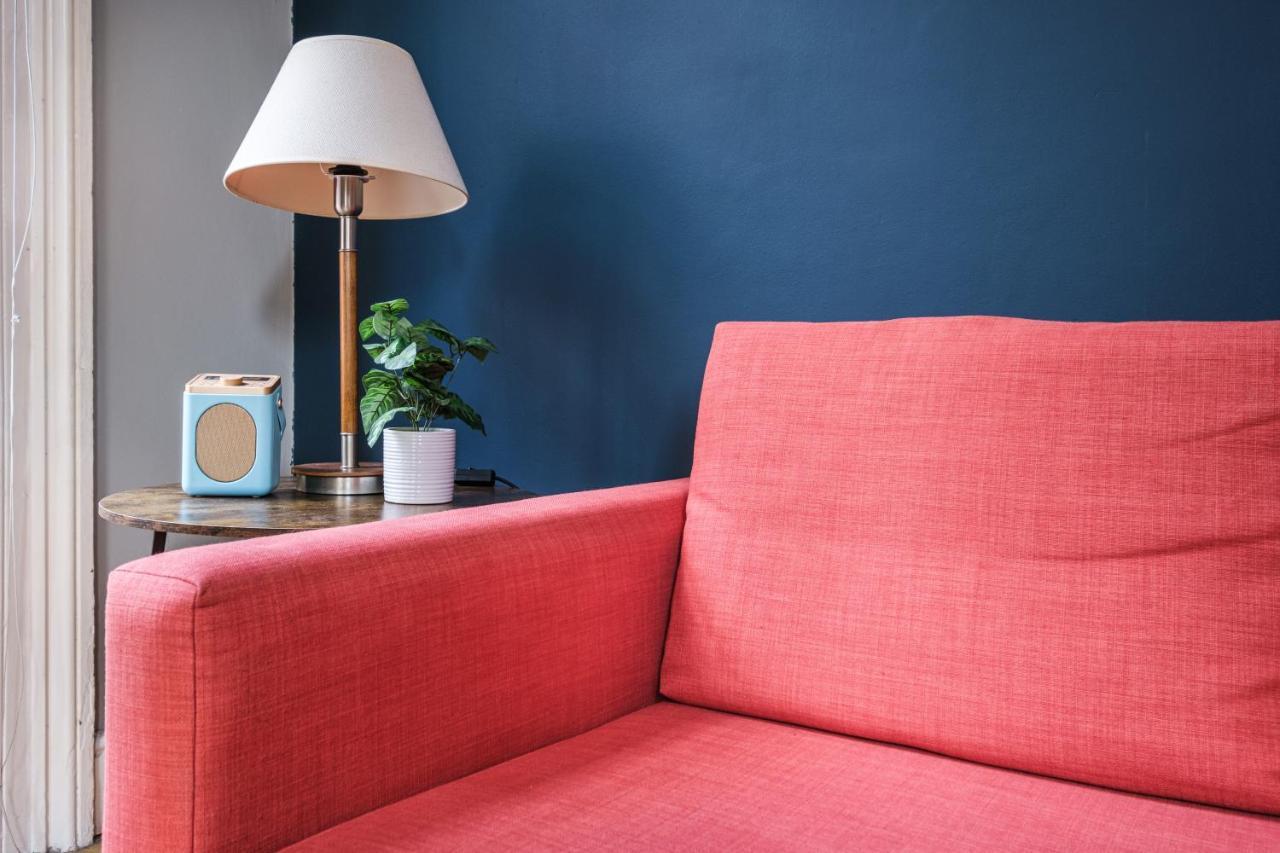 Sunny Corner In Center Of Apartment London