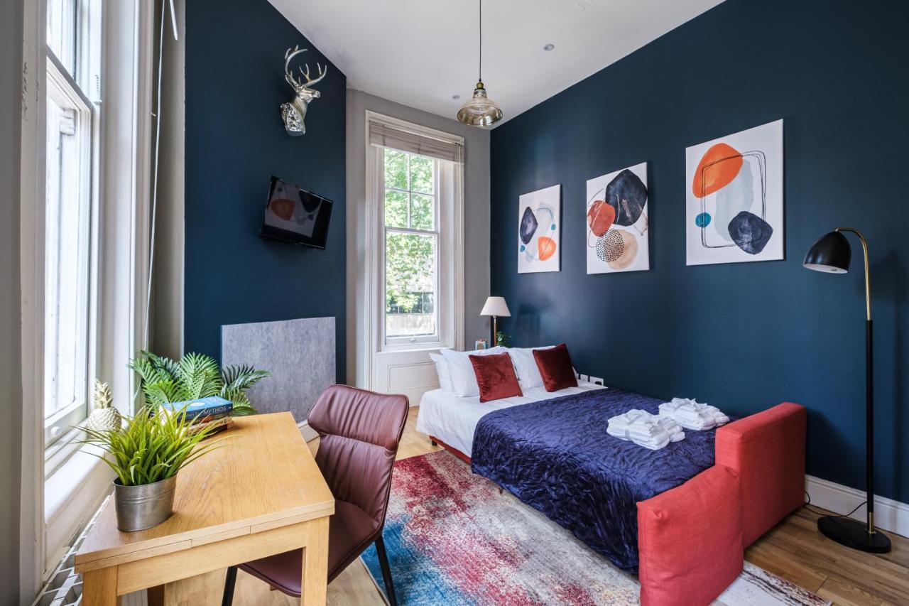 Sunny Corner In Center Of Apartment *