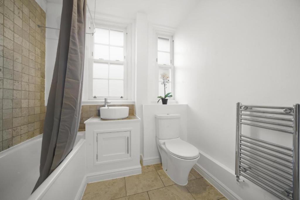Modern Deluxe Camberwell Denmark * London