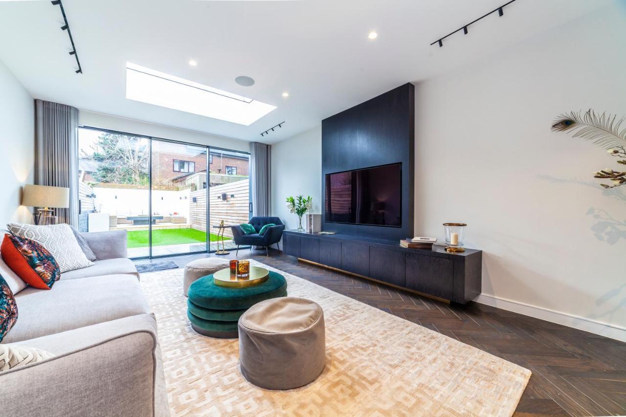 Luxury 3 Bedroom House With Garden Next To Battersea Park Feriehus London