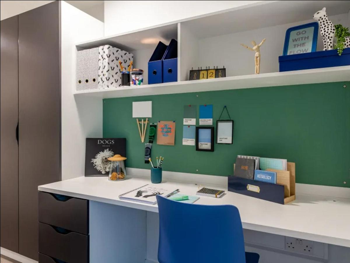 Modern Rooms in Wembley, SK Gasthof *