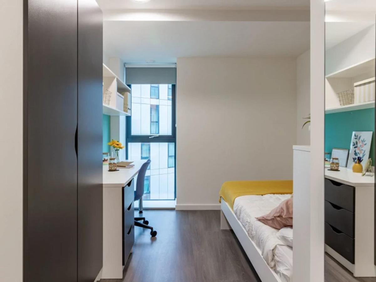 Gasthof Modern Rooms in Wembley, SK