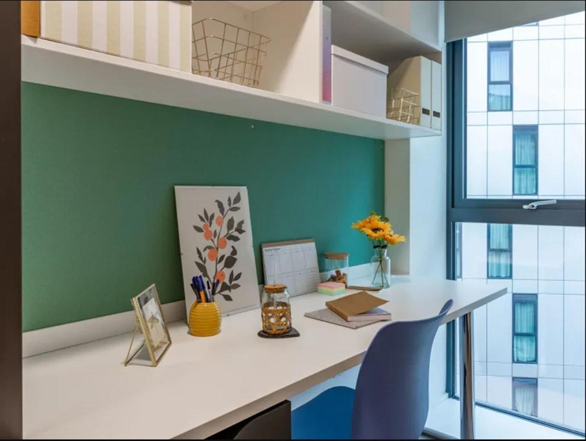 Modern Rooms in Wembley, SK Gasthof *