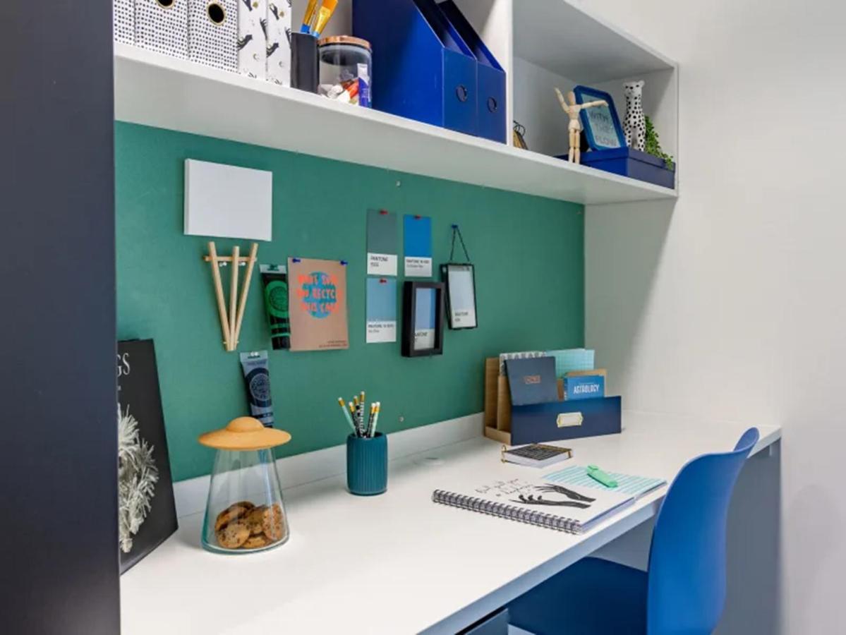 Gasthof Modern Rooms in Wembley, SK *