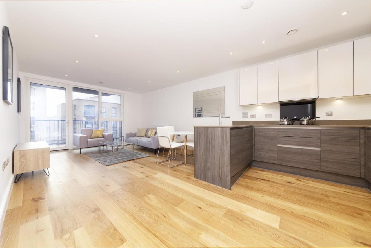 Stylish Family Sized 2 Bedroom Leilighet London