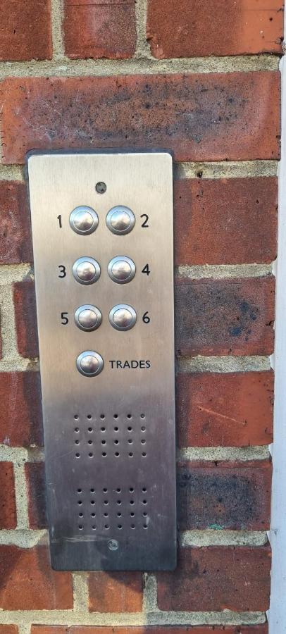 Private In Shares Flat Near Heathrow Airport Leilighet *