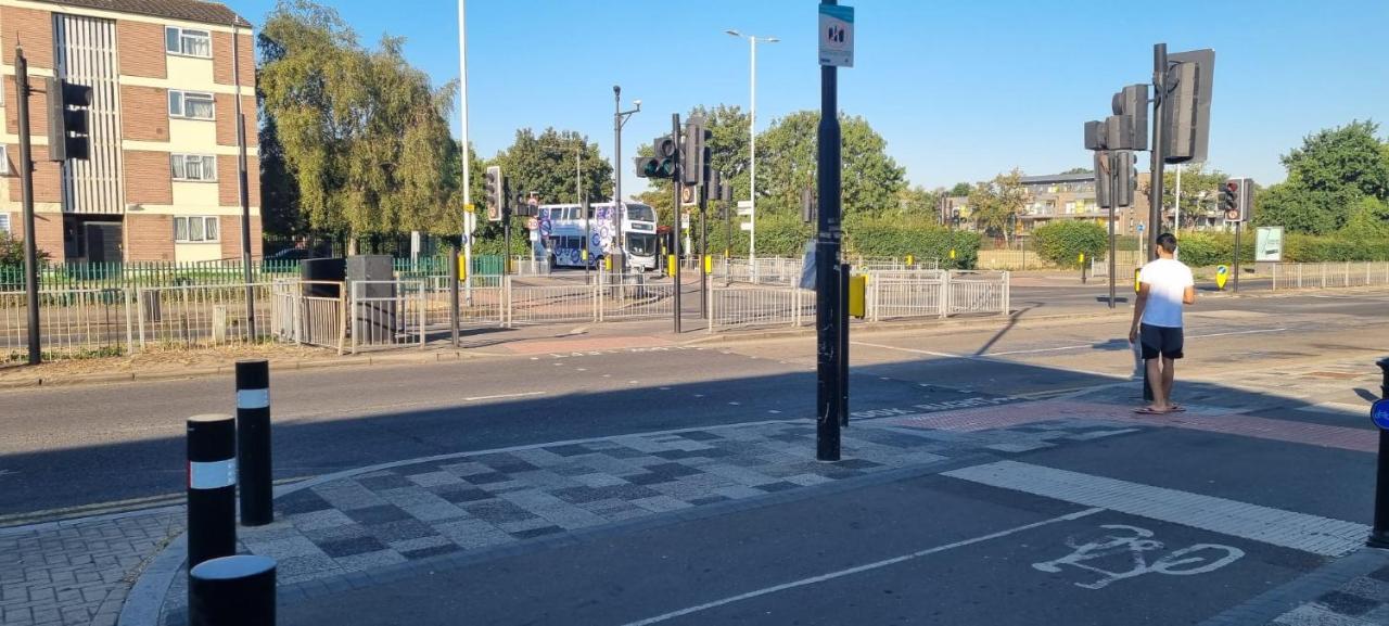 Private In Shares Flat Near Heathrow Airport Leilighet