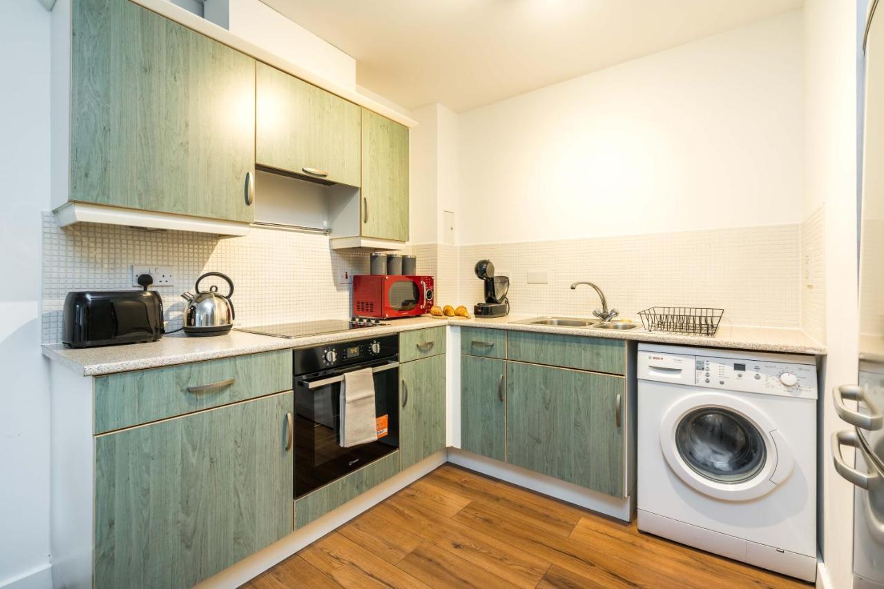 Fast Internet One Bedroom In Greater London, Id Required Leilighet London