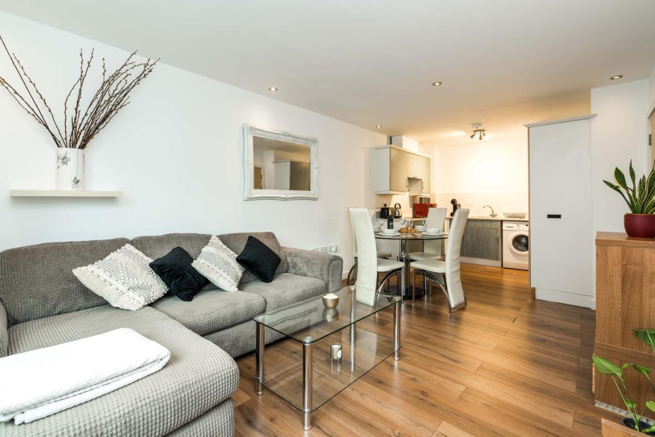 Fast Internet One Bedroom In Greater London, Id Required * London