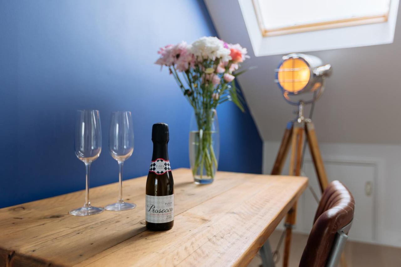 Luxury And Bright Bedrooms In Queens Park