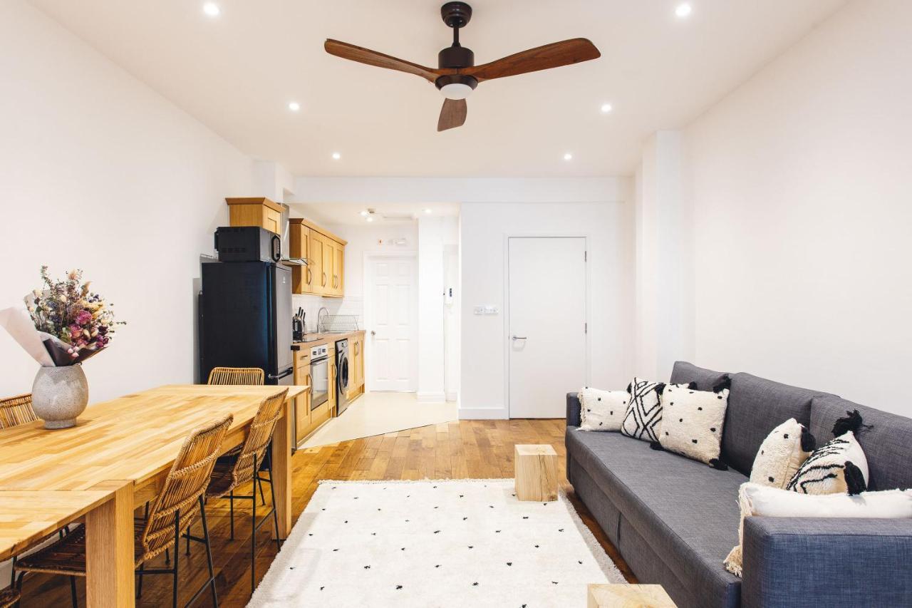 2 Bedroom Right On Trafalgar Square Appartement *