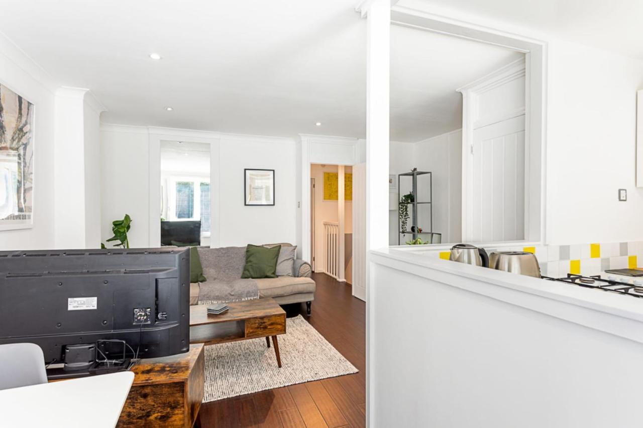 Appartement Bright & Cosy One-bed Londen