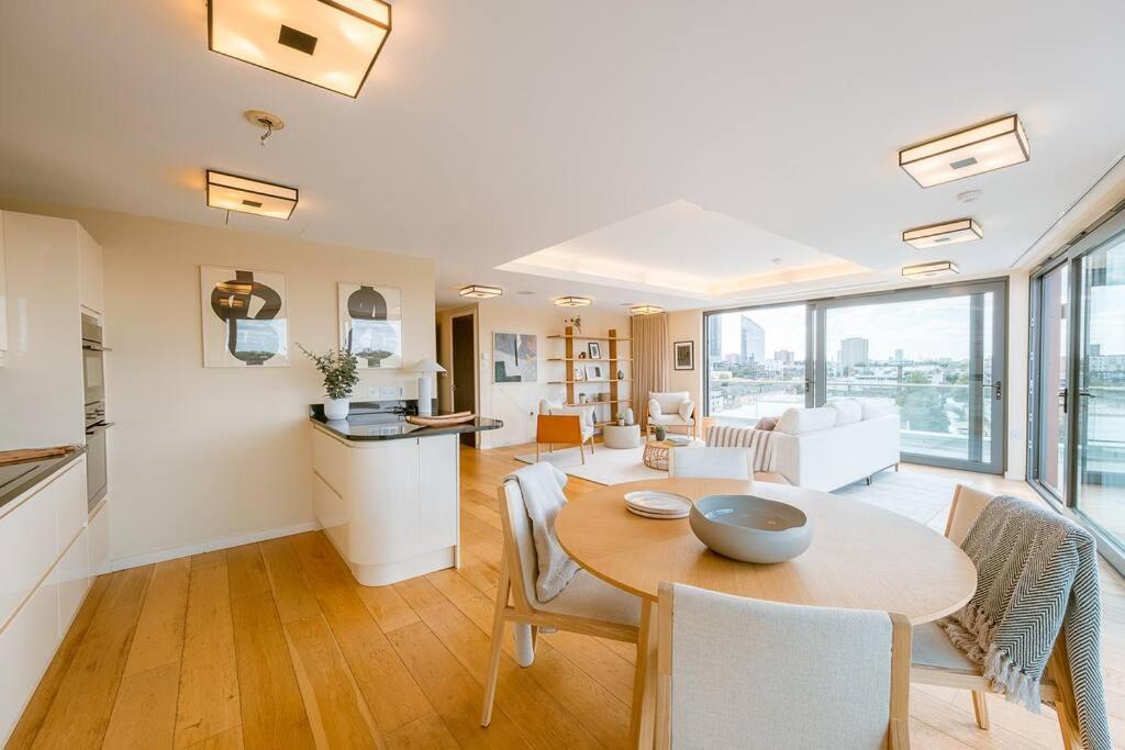 Penthouse. Roof Terrace. Shoreditch. Ac * London
