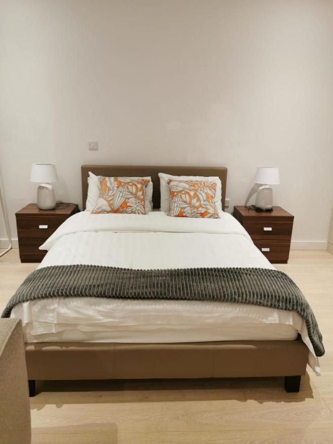 Leilighet Comfy 1 Bed Studio 1 Minute From Train Station