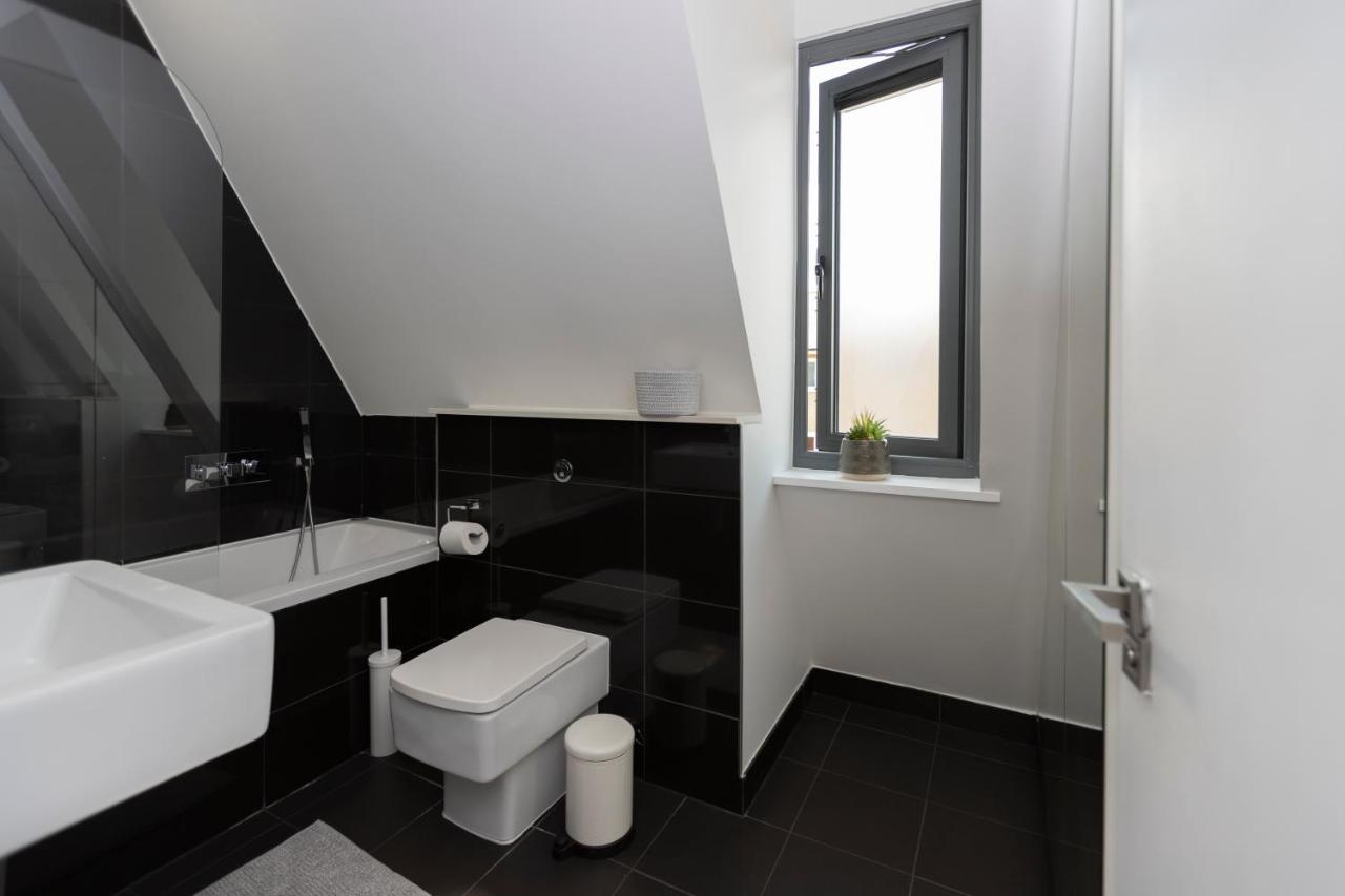 Stunning 3 Bedroom Penthouse With Terrace And Lift Londen