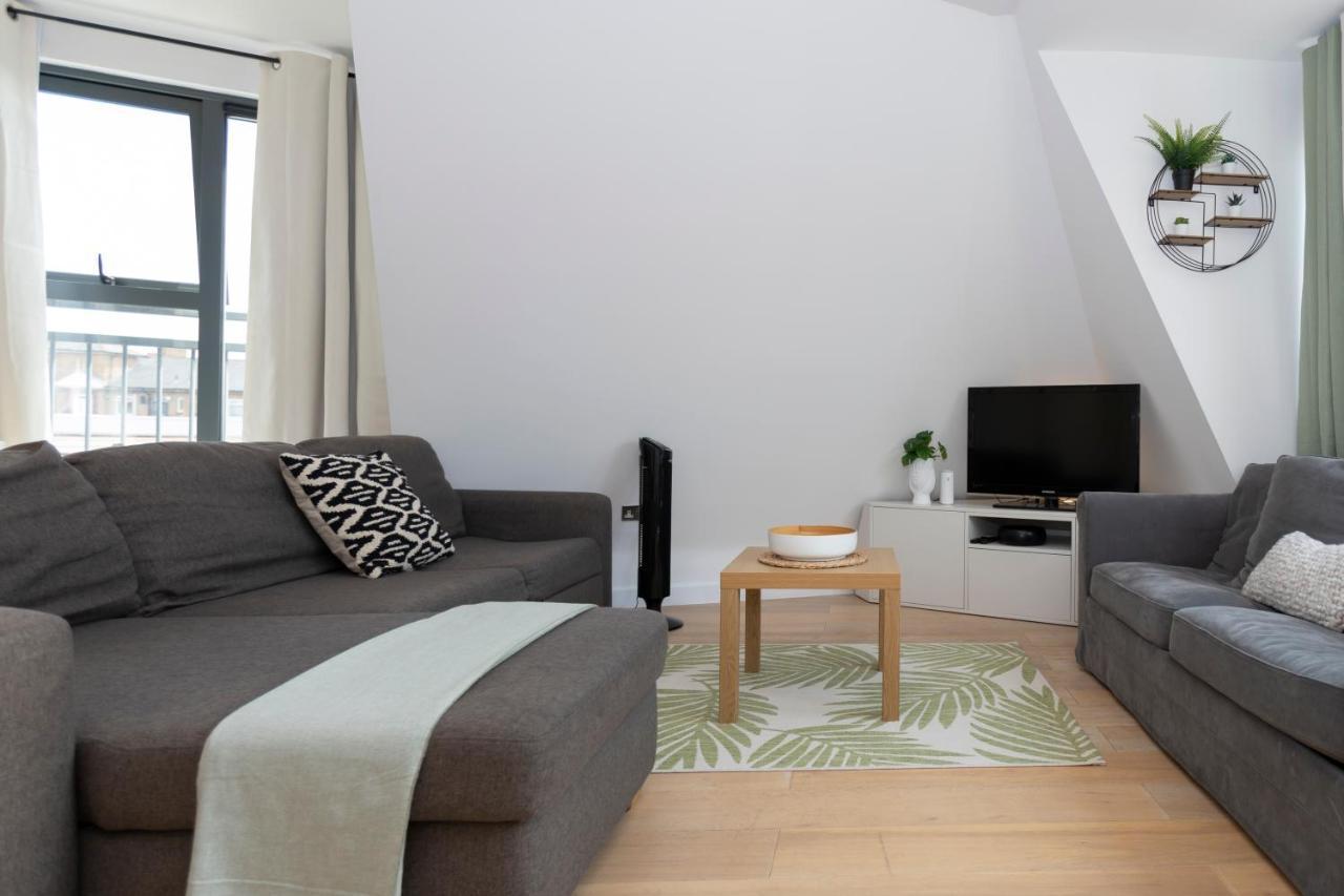 Stunning 3 Bedroom Penthouse With Terrace And Lift Londen