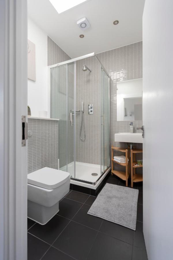 Appartement Stunning 3 Bedroom Penthouse With Terrace And Lift Londen