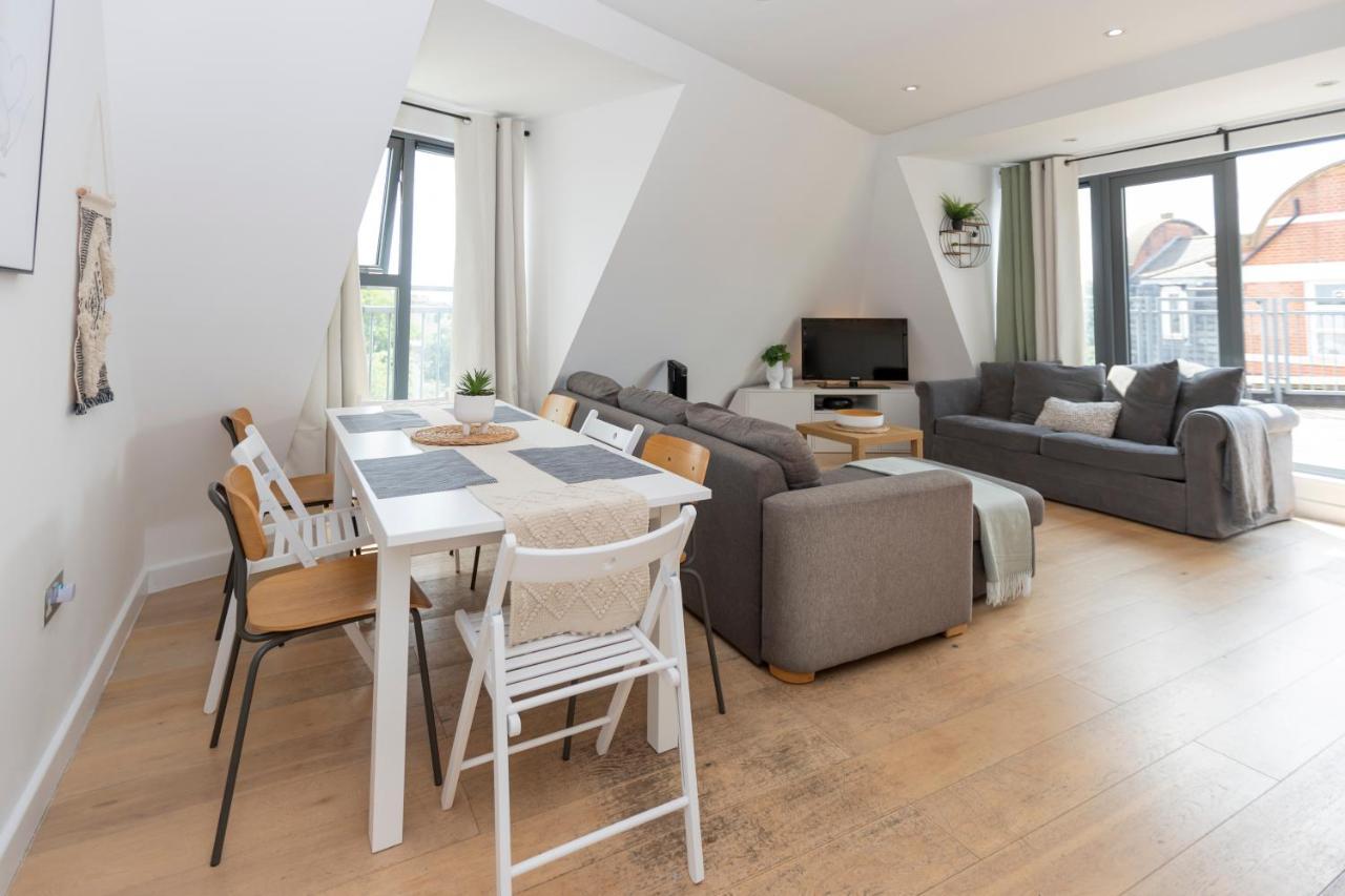 Stunning 3 Bedroom Penthouse With Terrace And Lift Appartement Londen