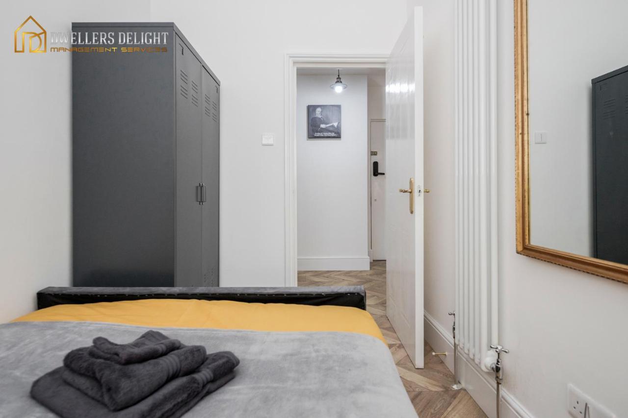 Entire 2 Bed Flat Plaistow,canning Town Prime Location In Apartamento Londres