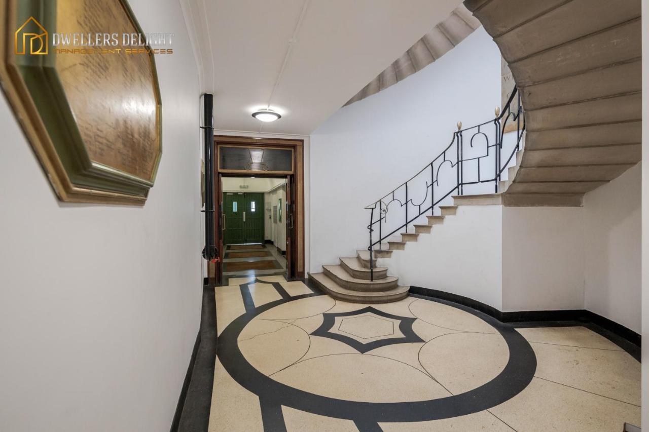 Entire 2 Bed Flat Plaistow,canning Town Prime Location In Apartamento Londres
