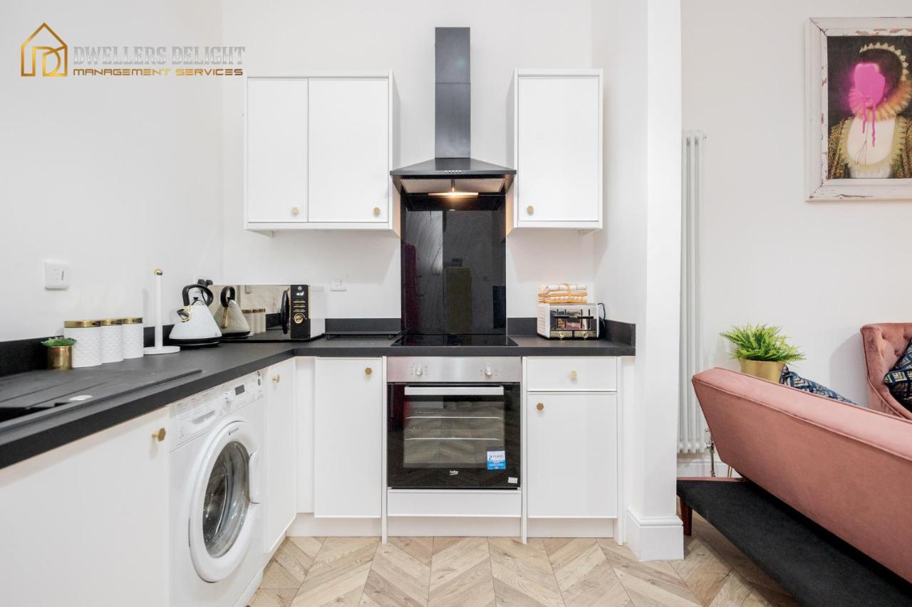 Entire 2 Bed Flat Plaistow,canning Town Prime Location In Apartamento Londres
