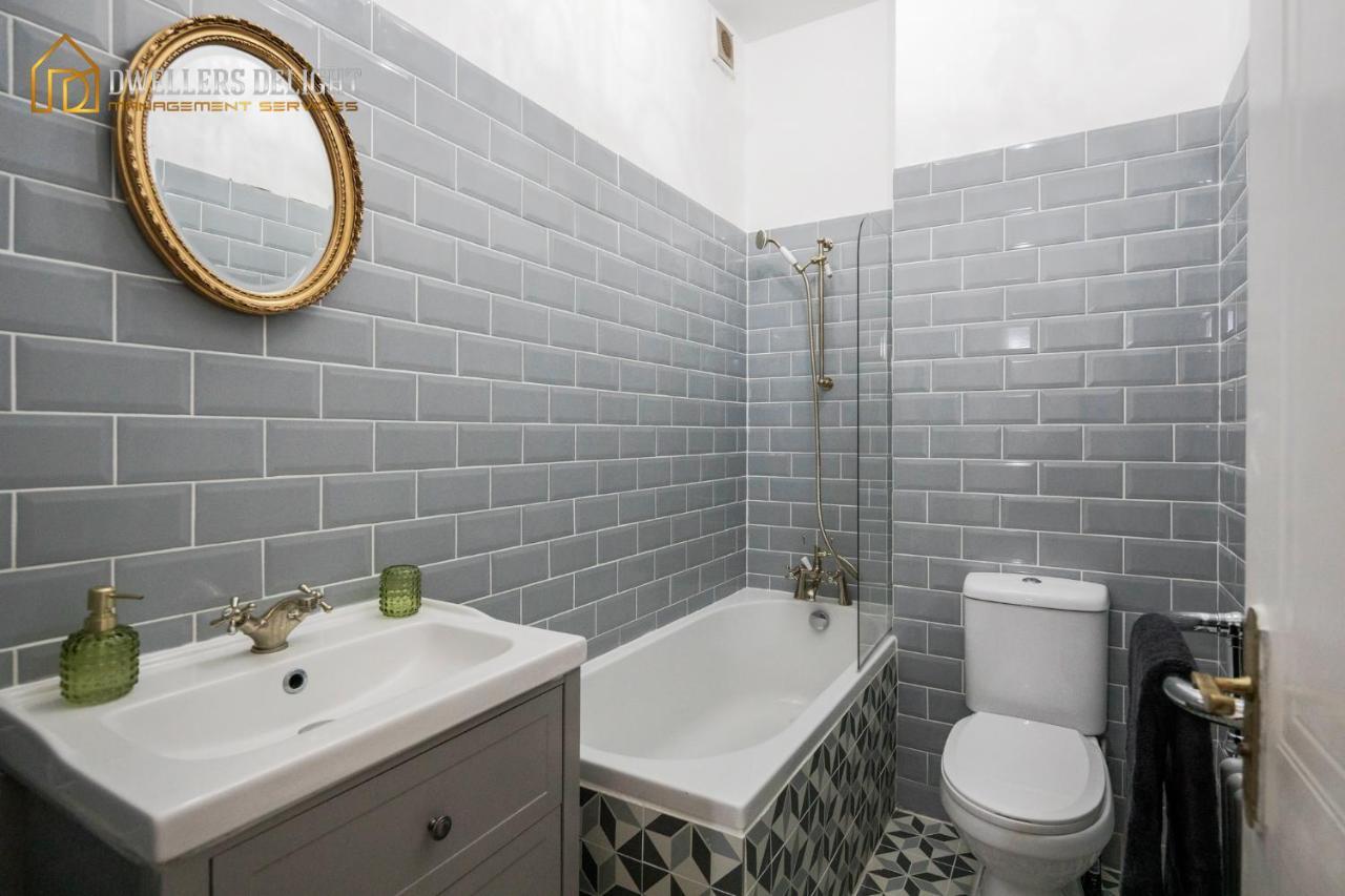 Entire 2 Bed Flat Plaistow,canning Town Prime Location In Apartamento