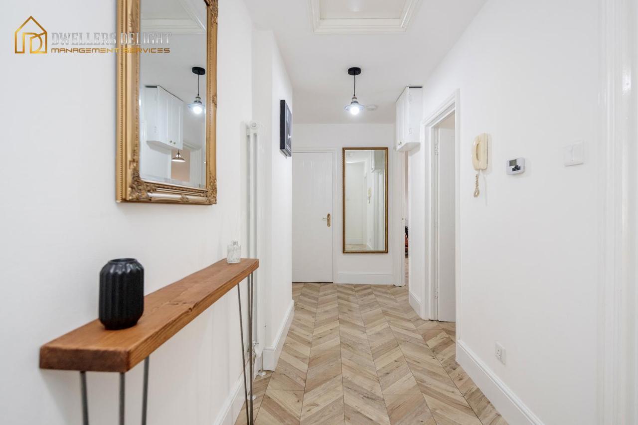 Entire 2 Bed Flat Plaistow,canning Town Prime Location In Apartamento