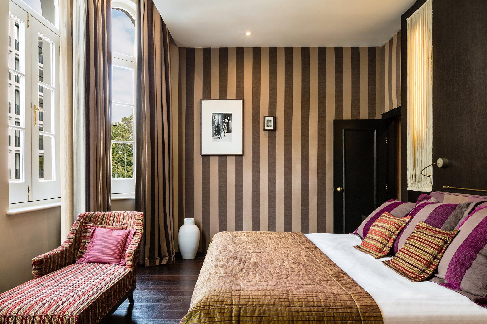 60 Hyde Park Gate 5* London