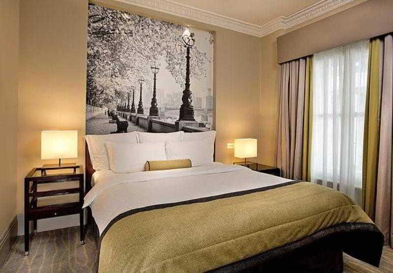 Threadneedles, Autograph Collection 5*