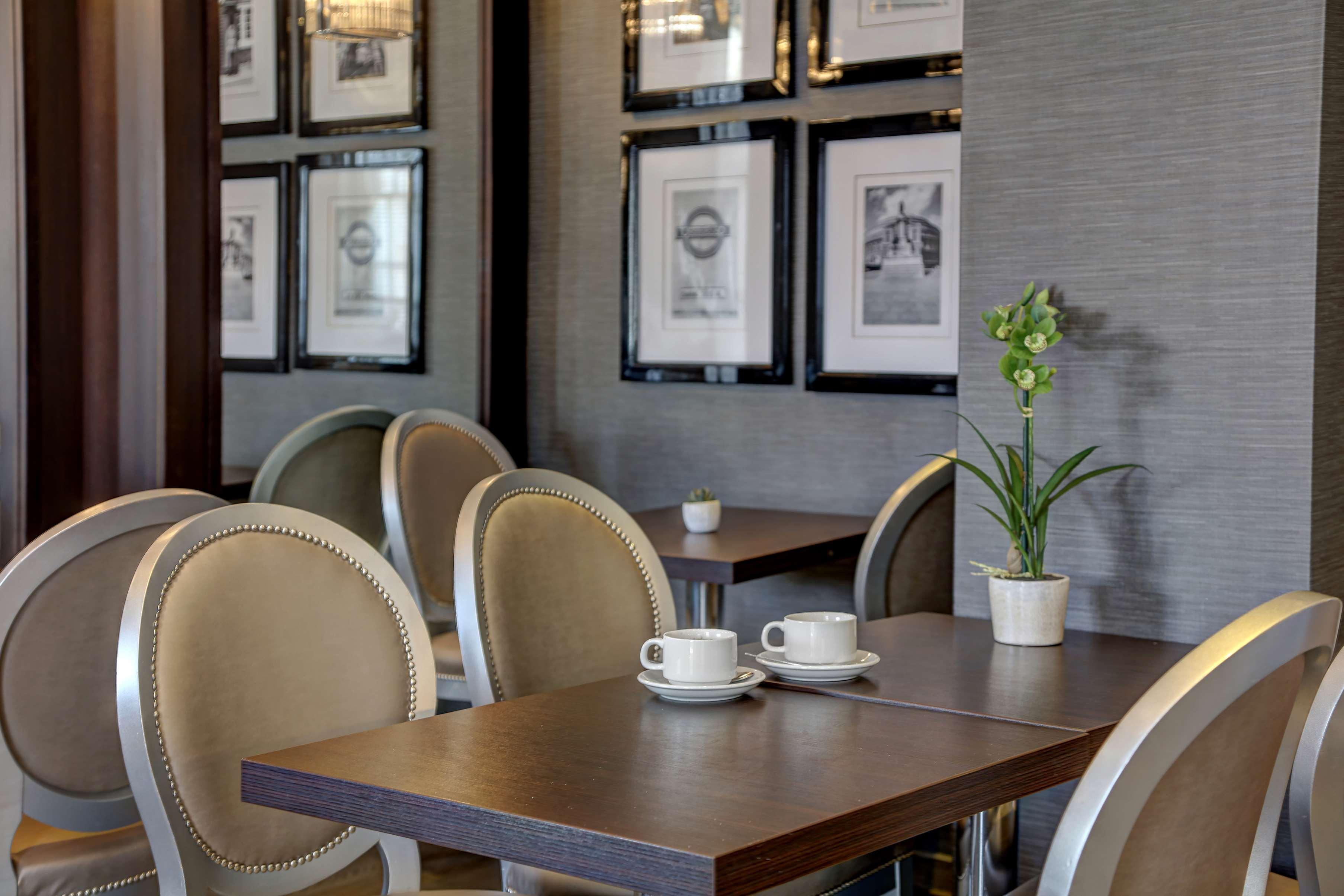 Western Buckingham Palace Rd 3* London