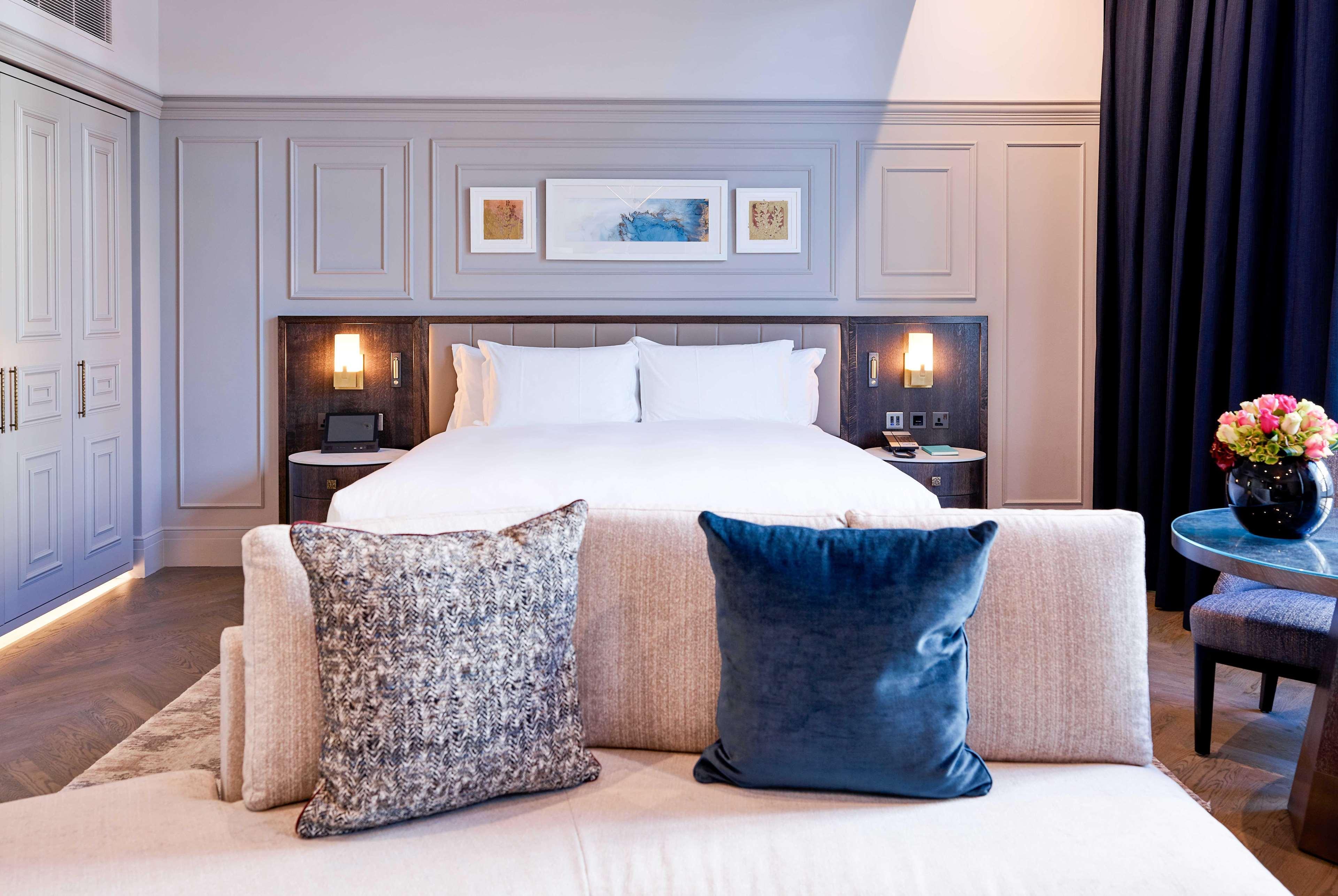 The Trafalgar St. James, Curio Collection By Hilton London