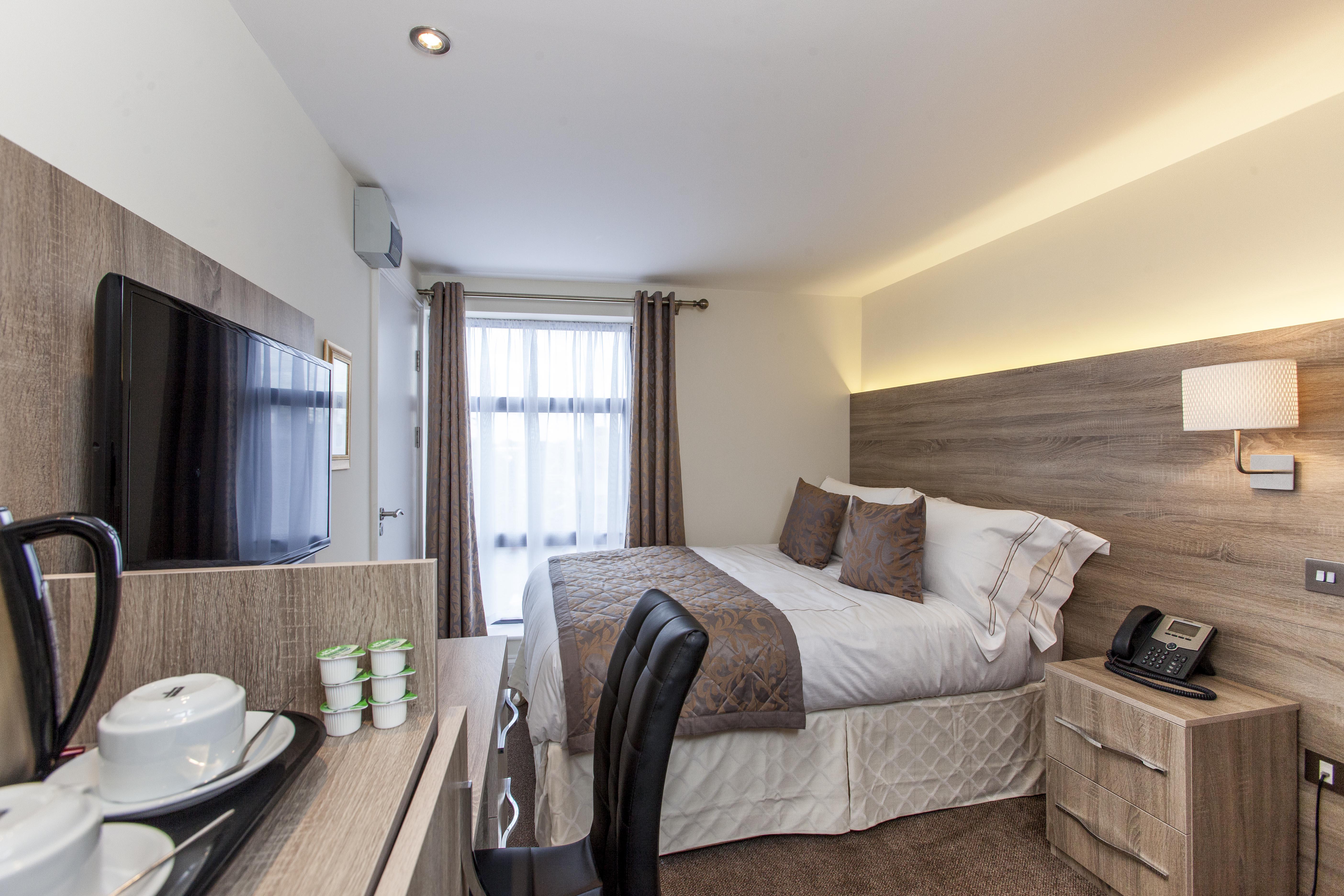 Shepherds Bush 4*