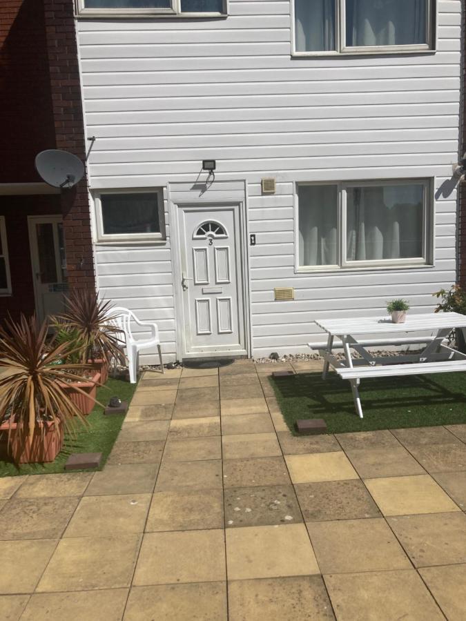 6 Bed House 3 Bathrooms Good Transport Links To London, Free Parking London