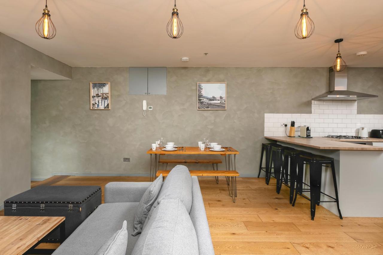 Penthousestays Nr Notting Hill - Luxury 2 Bedroom King Bed - Near Portobello Road Apartment