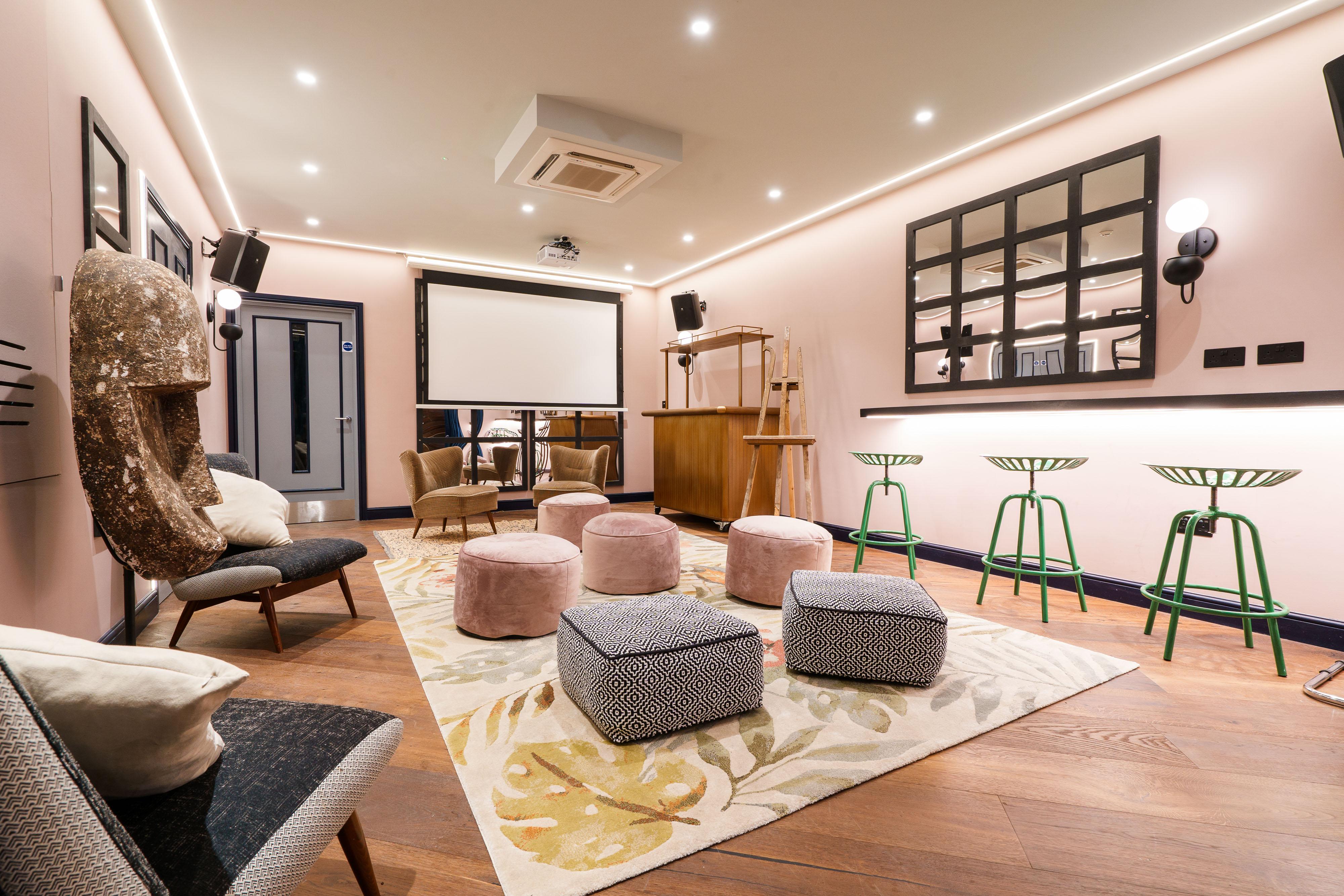 Selina Camden Hotel 3*