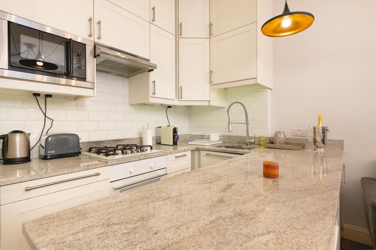 Penthousestays Notting Hill - Spacious 3 Bedroom King Bed - Near Portobello Road & Kensington High Street Apartment