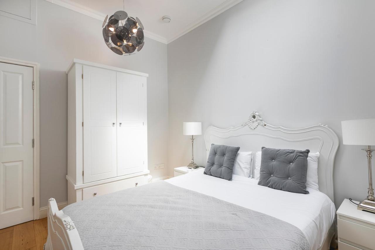 Apartment Penthousestays Notting Hill - Spacious 3 Bedroom King Bed - Near Portobello Road & Kensington High Street *