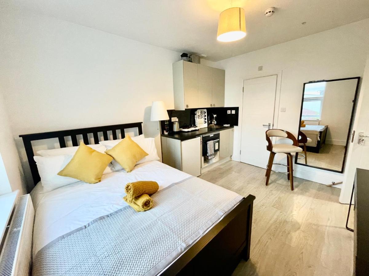 Leilighet Lovely Self Contained Now Available London