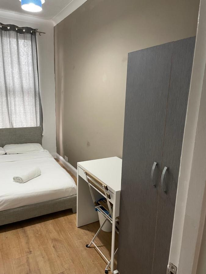 03 Bedroom Apartment-self Check In Leilighet London