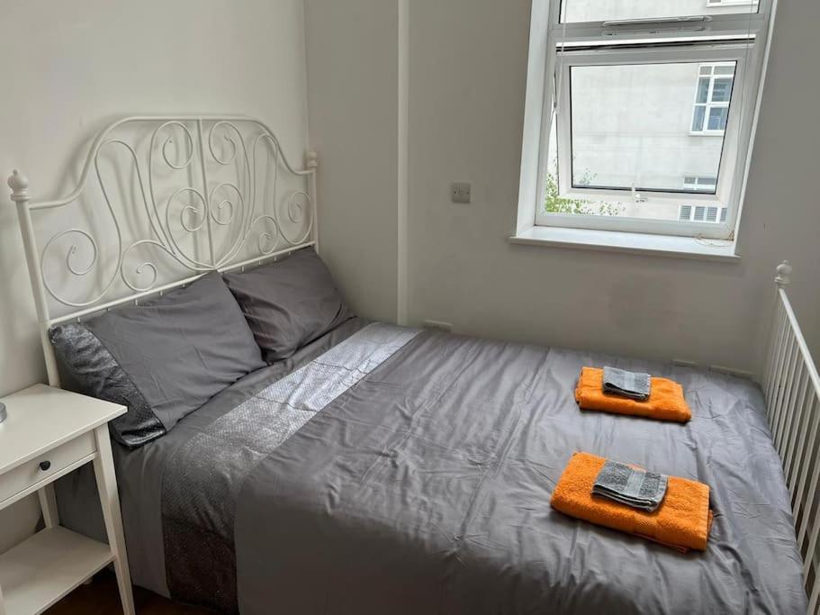Stunning 2 Bed Flat! Centrally Located In London, Uk! London