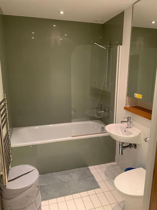 Stunning 2 Bed Flat! Centrally Located In London, Uk! Leilighet *