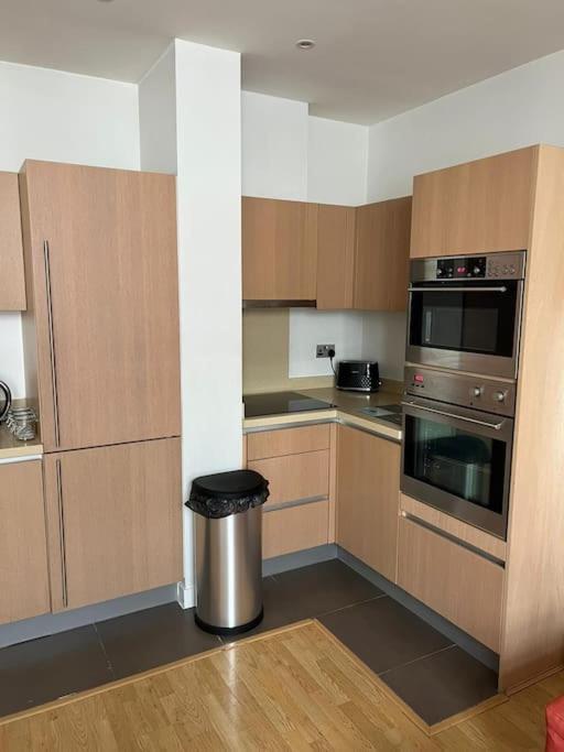 Leilighet Stunning 2 Bed Flat! Centrally Located In London, Uk! *